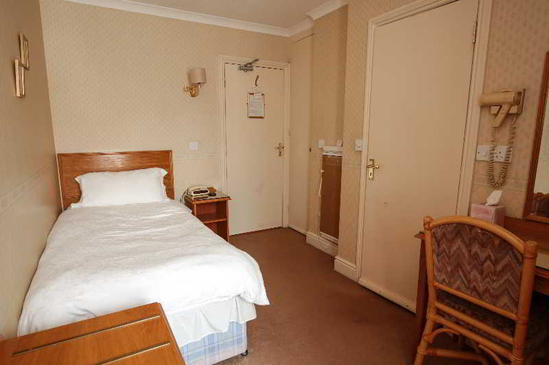 Fernbank Hotel Basingstoke Extérieur photo