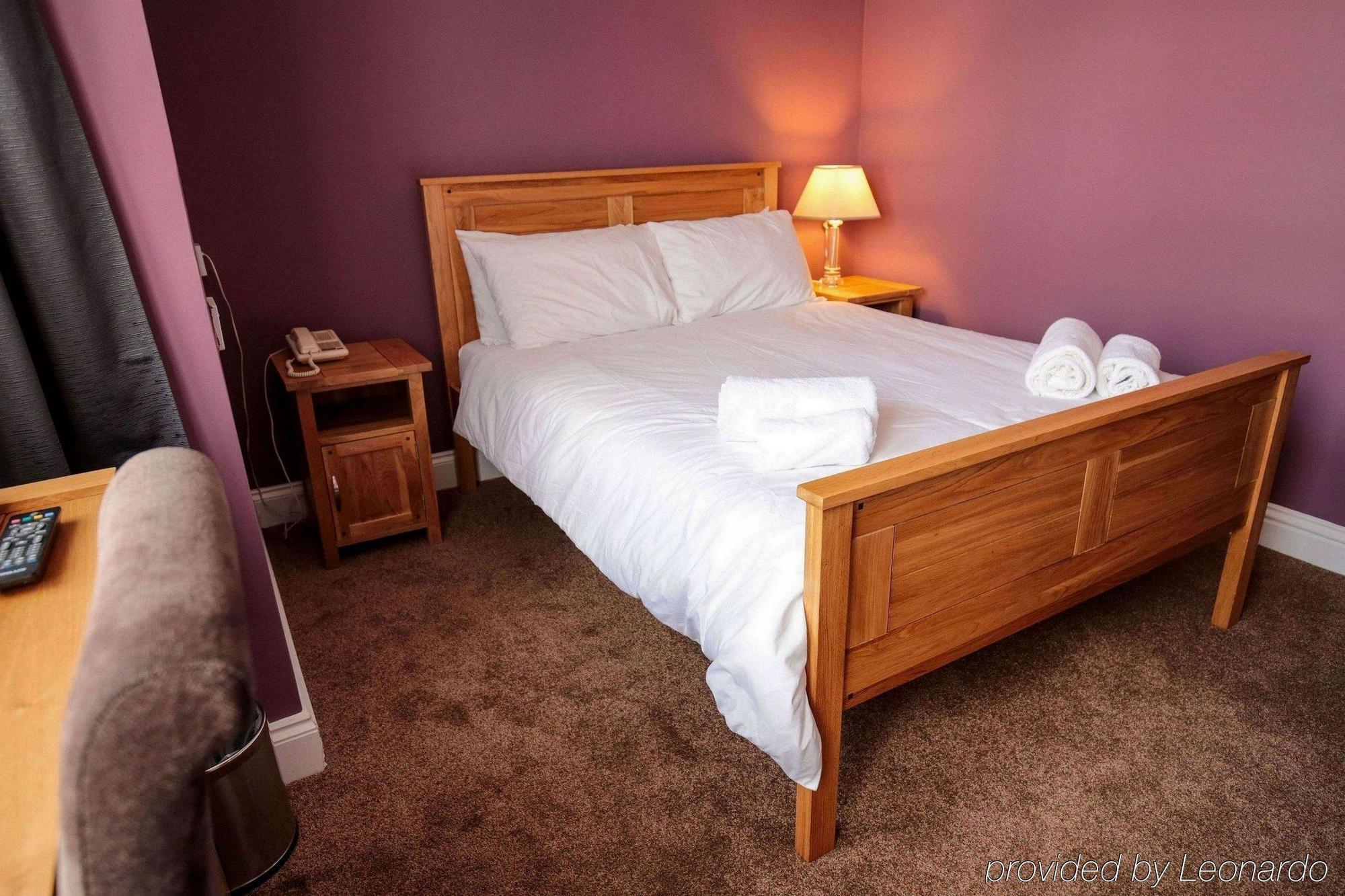 Fernbank Hotel Basingstoke Extérieur photo