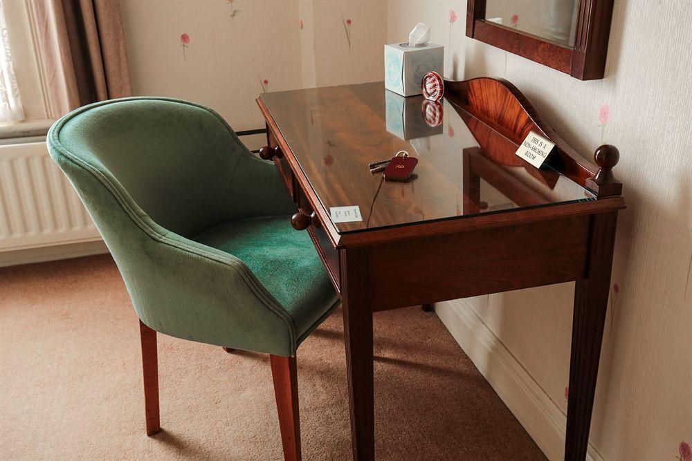 Fernbank Hotel Basingstoke Extérieur photo