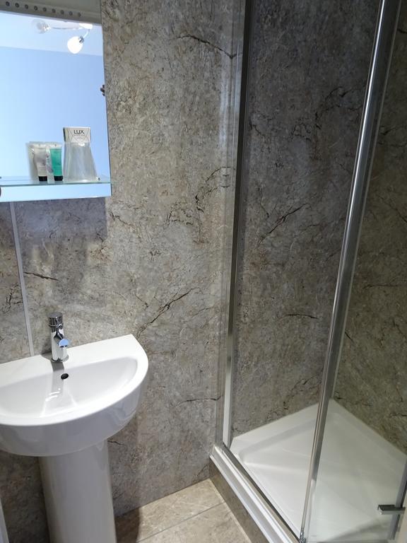 Fernbank Hotel Basingstoke Extérieur photo