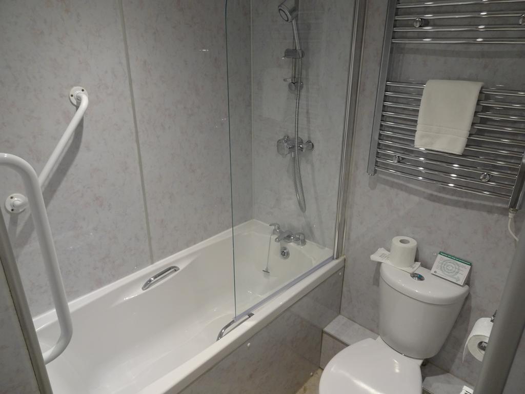 Fernbank Hotel Basingstoke Extérieur photo