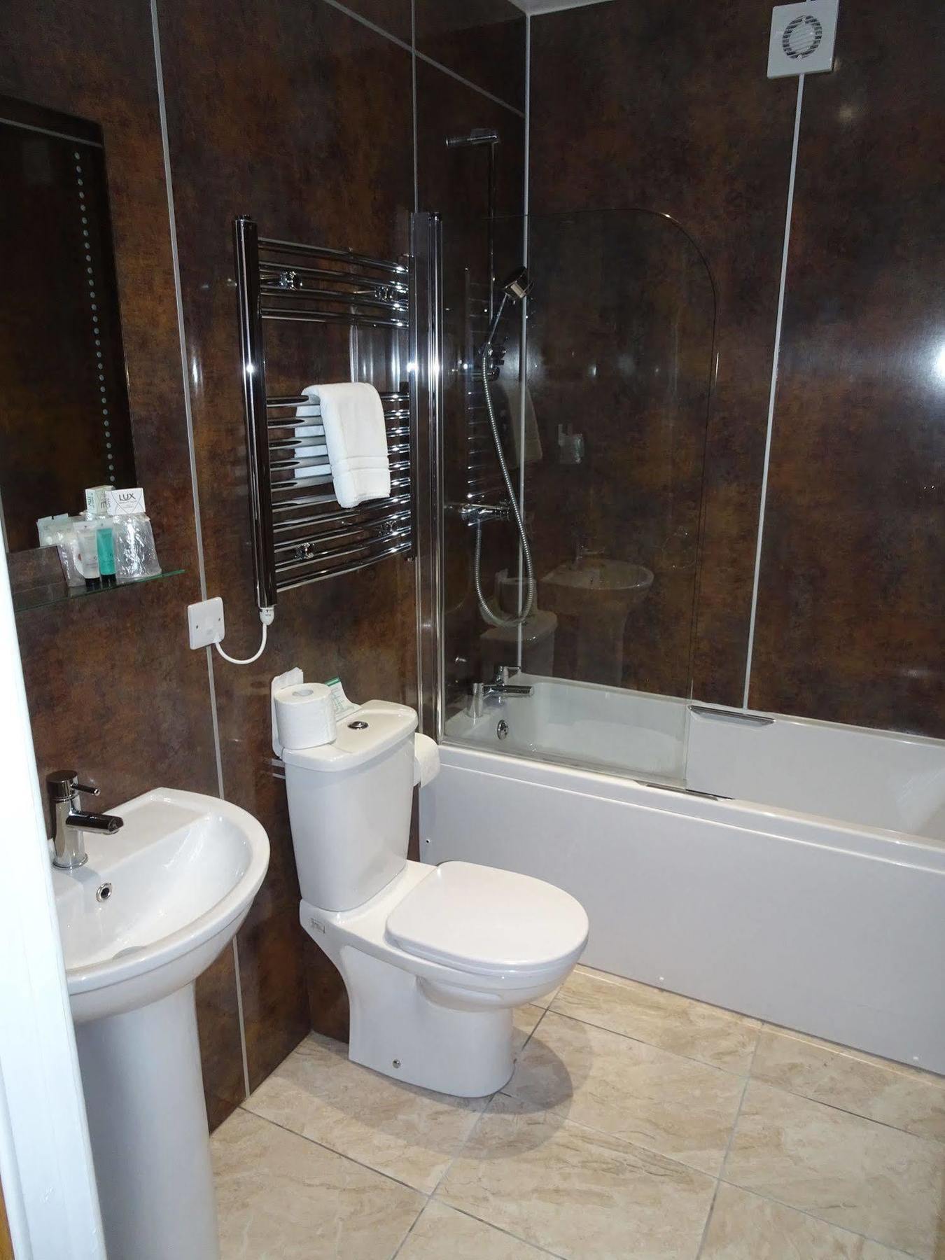 Fernbank Hotel Basingstoke Extérieur photo