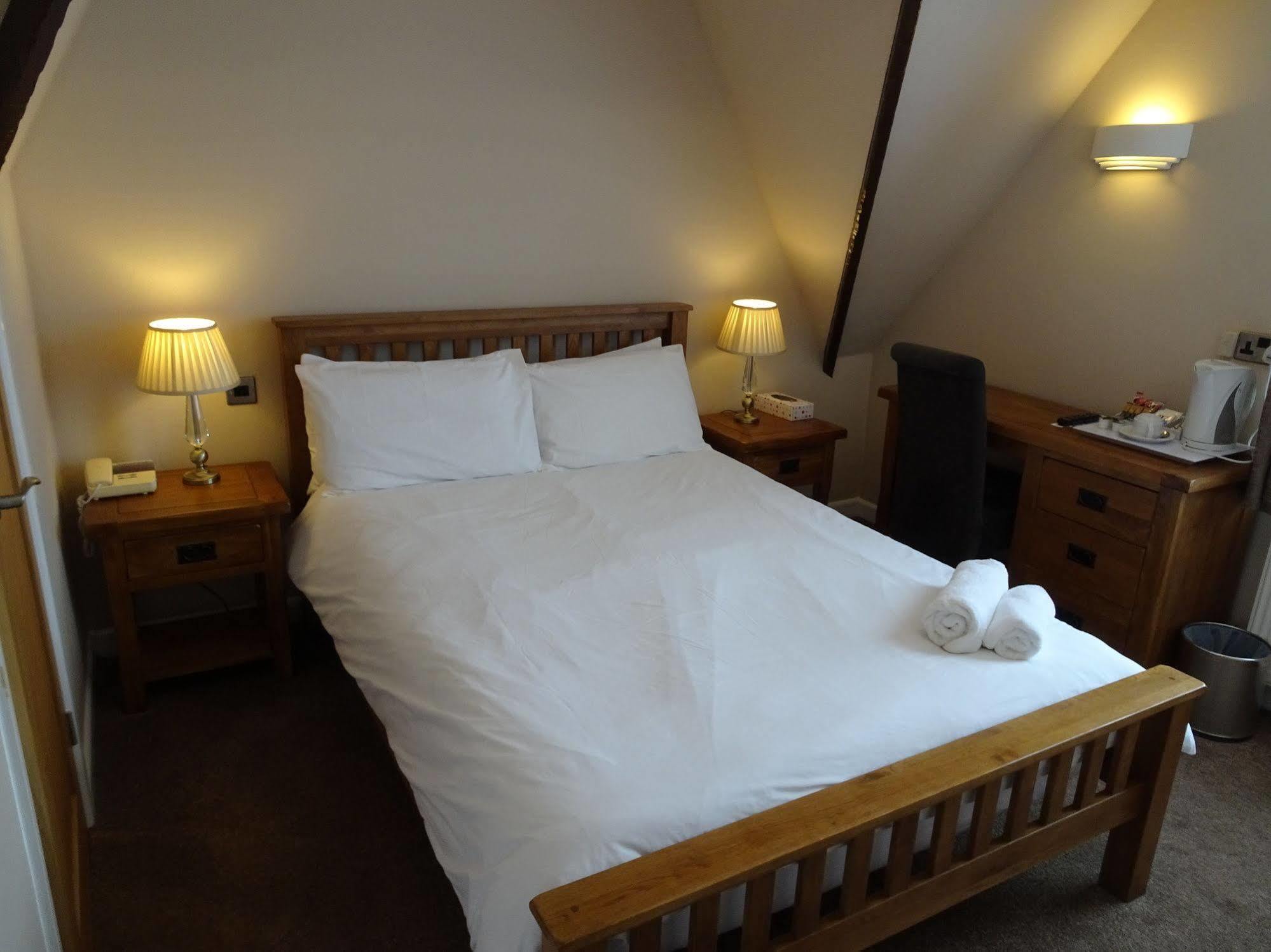 Fernbank Hotel Basingstoke Extérieur photo
