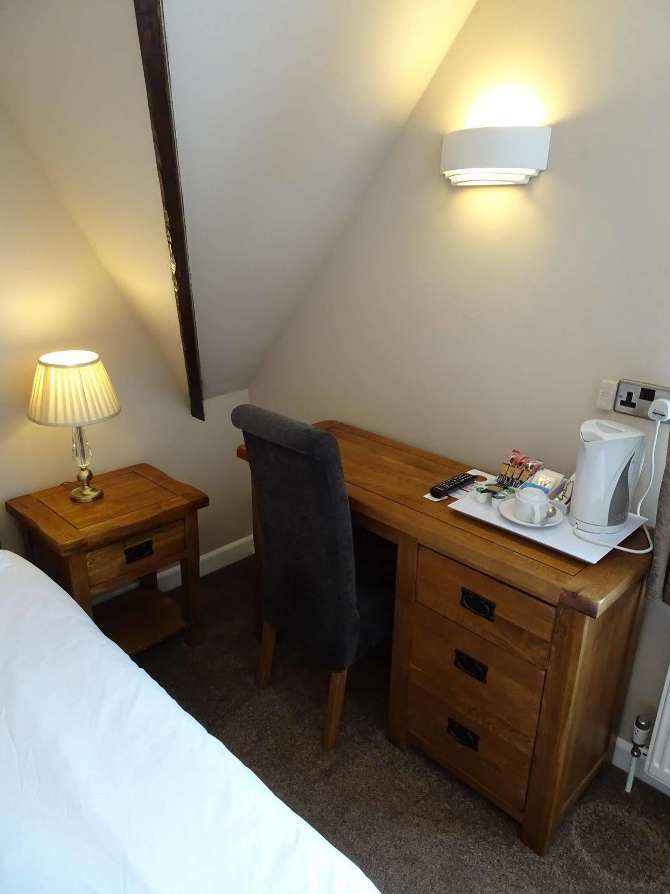 Fernbank Hotel Basingstoke Extérieur photo