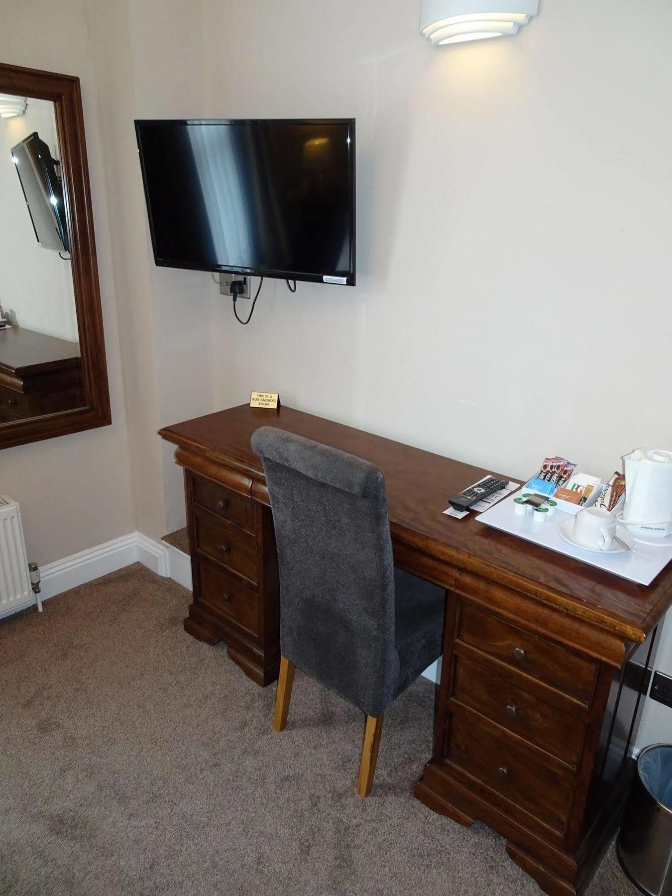 Fernbank Hotel Basingstoke Extérieur photo