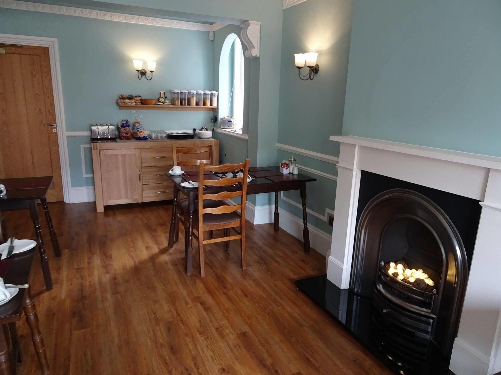 Fernbank Hotel Basingstoke Extérieur photo